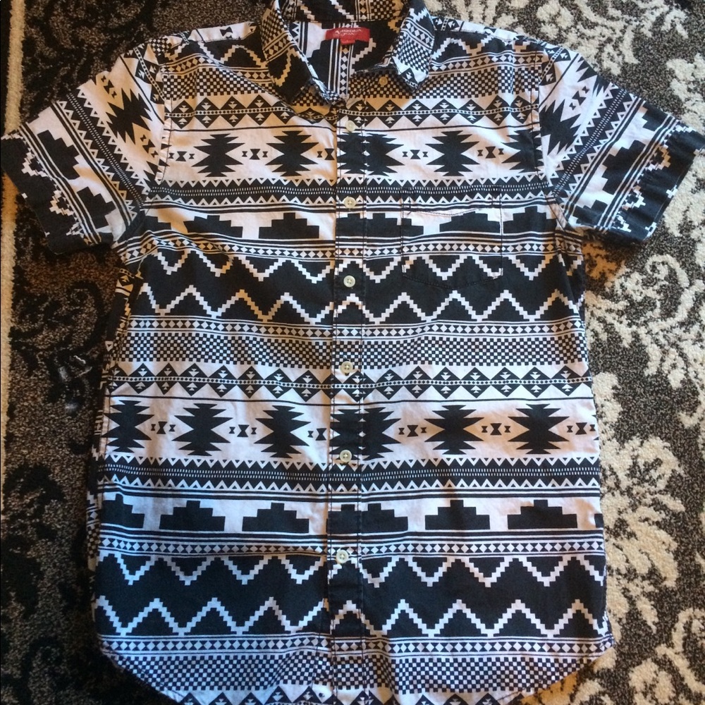 Arizona button down with design.